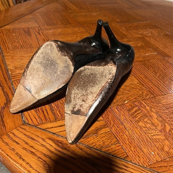 Stuart Weitzman Croc Embossed Leather Pumps. Excellent condition. Size 7 - Picture 7 of 7